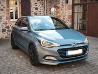 Gebraucht Hyundai i20 Passion 101 PS (74 kW) 2016 Blau Kleinwagen