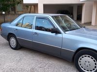 Second-hand Mercedes E200 110 CP (80 kW) 1989 Albastru Berlinǎ