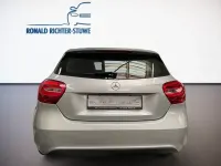 Gebraucht Mercedes A180 122 PS (89 kW) 2015 Silber Kleinwagen