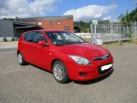 Gebraucht Hyundai i30 110 PS (80 kW) 2010 Rot Limousine