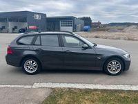 Gebraucht BMW 320 163 PS (119 kW) 2007 Grau Kombi