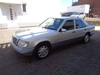 Gebraucht Mercedes E280 193 PS (141 kW) 1995 Silber Limousine