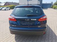 Gebraucht Ford Focus 101 PS (74 kW) 2014 Blau Kombi
