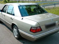 Gebraucht Mercedes 200 75 PS (55 kW) 1995 Silber Limousine