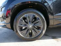 Neu Skoda Karoq SportLine 190 PS (139 kW) 2026 Blackmagic perleffekt SUV