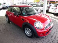 Begagnad Mini ONE 75 HK (55 kW) 2011 Röd Halvkombi