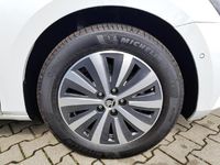 Gebraucht Skoda Superb 150 PS (110 kW) 2023 Moonweiss metallic Kombi
