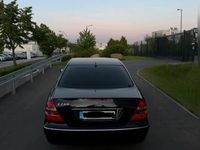 Gebraucht Mercedes E240 179 PS (131 kW) 2003 Blau Limousine