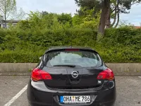 Używany Opel Astra 87 KM (63 kW) 2010 Czarny Hatchback