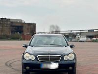 Gebraucht Mercedes C180 143 PS (105 kW) 2004 Blau Limousine