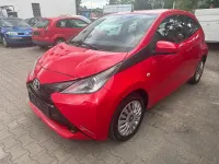 Gebraucht Toyota Aygo X-play 69 PS (50 kW) 2015 Rot Kleinwagen