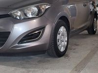Gebraucht Hyundai i20 Edition 86 PS (63 kW) 2013 Grau Kleinwagen
