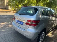 Gebraucht Mercedes B180 109 PS (80 kW) 2007 Silber Van / Kleinbus