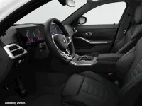 Gebraucht BMW 330 Sport Line 258 PS (189 kW) 2026 Weiß Limousine