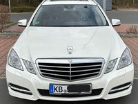Gebraucht Mercedes E220 Avantgarde 170 PS (125 kW) 2011 Weiß Limousine