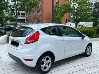 Gebraucht Ford Fiesta Titanium 95 PS (69 kW) 2011 Weiß Limousine