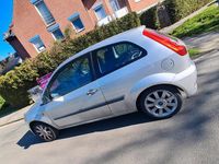 Gebraucht Ford Fiesta 80 PS (58 kW) 2008 Silber Kleinwagen