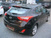 Gebraucht Hyundai i30 Edition 99 PS (72 kW) 2014 Schwarz Limousine