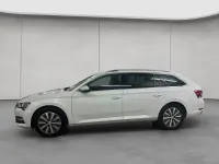 Gebraucht Skoda Superb Style 150 PS (110 kW) 2023 Moonweiß perleffekt Kombi