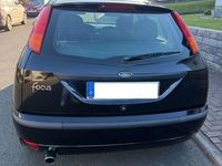 Second-hand Ford Focus 101 CP (74 kW) 2004 Negru Berlinǎ