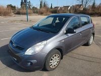 Gebraucht Hyundai i20 Classic 77 PS (56 kW) 2013 Grau Kleinwagen