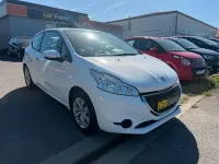 Gebraucht Peugeot 208 Active 68 PS (50 kW) 2014 Weiß Kleinwagen