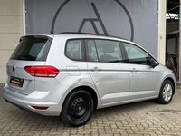 Gebraucht VW Touran 122 PS (89 kW) 2022 Silber Van / Kleinbus