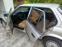 Używany BMW 320 129 KM (94 kW) 1986 Złoty Sedan/Limuzyna