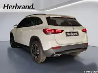 Gebraucht Mercedes GLA180 Progressive 136 PS (100 kW) 2021 Unilack polarweiß SUV