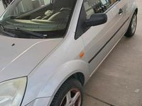 Gebraucht Ford Fiesta 80 PS (58 kW) 2004 Silber Kleinwagen