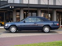Gebraucht Mercedes E200 136 PS (100 kW) 1995 Blau Cabrio