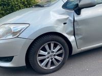 gebraucht Toyota Auris Executive Polarsilber Metallic UNFALLFAHRZEUG