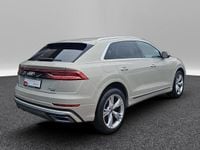 Używany Audi Q8 Ambiente 286 KM (210 kW) 2022 Beżowy SUV
