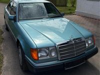 Second-hand Mercedes E230 132 CP (97 kW) 1992 Albastru Berlinǎ