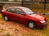 Używany Renault Mégane 75 KM (55 kW) 1998 Czerwony Sedan/Limuzyna