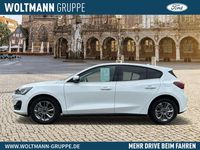 Gebraucht Ford Focus Titanium 125 PS (91 kW) 2022 Frostweiß Limousine