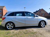 Gebraucht Mercedes B180 122 PS (89 kW) 2013 Silber Van / Kleinbus