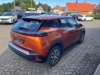 Gebraucht Peugeot e-2008 Active 100 kW (136 PS) 2023 Lackierung orange fusion/typ a SUV