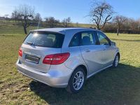 Gebraucht Mercedes B180 122 PS (89 kW) 2013 Silber Van / Kleinbus