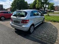 Gebraucht Mercedes B180 109 PS (80 kW) 2010 Silber Van / Kleinbus