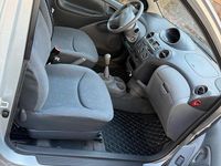 Gebraucht Toyota Yaris 65 PS (47 kW) 2002 Silber Kleinwagen