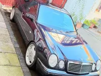 Gebraucht Mercedes E320 220 PS (161 kW) 1997 Violet Limousine