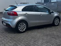 Gebraucht Kia Rio 86 PS (63 kW) 2012 Silber Kleinwagen