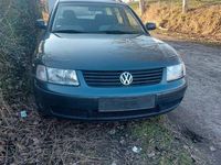 Gebraucht VW Passat Basis 101 PS (74 kW) 1999 Grün Kombi