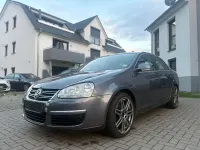 Używany VW Jetta 102 KM (75 kW) 2006 Szary Sedan/Limuzyna