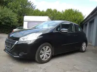 Gebraucht Peugeot 208 Allure 95 PS (69 kW) 2012 Schwarz Kleinwagen