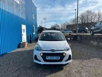 Gebraucht Hyundai i10 Basis 67 PS (49 kW) 2018 Weiß Kleinwagen