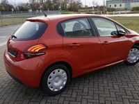 Gebraucht Peugeot 208 Active 82 PS (60 kW) 2015 Orange Kleinwagen