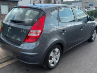 Gebraucht Hyundai i30 109 PS (80 kW) 2010 Grau Limousine