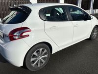 Gebraucht Peugeot 208 Active 68 PS (50 kW) 2013 Weiß Kleinwagen